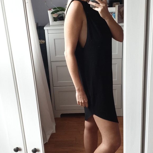 Black dress - Picture 2 of 3